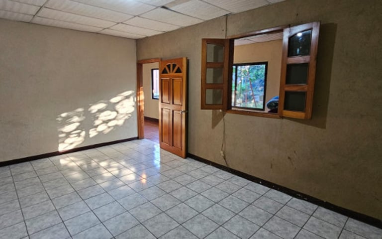 Amplia Casa en Venta o Renta en Colmenas Villas Canales - Miniatura 5
