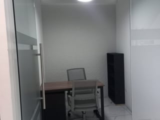OFICINA EN RENTA - 2