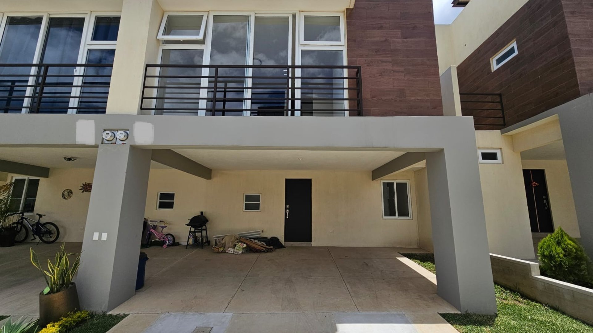 VENTA Casa Nueva dentro de Pinabetes Condominio Eucaliptos