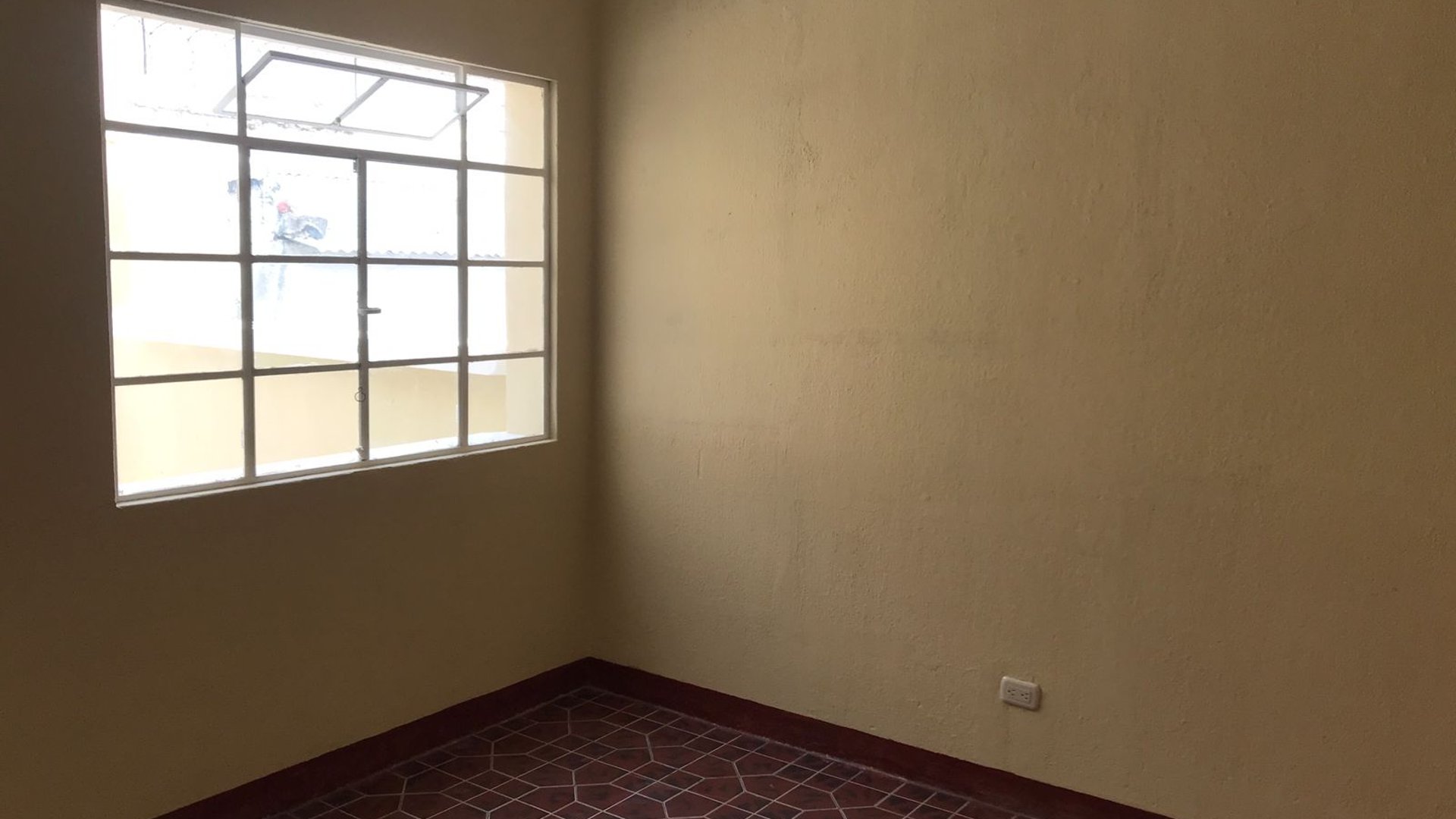 Casa de 4 habitaciones en alquiler, zona 1 - Miniatura 12