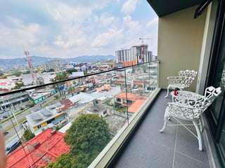 APARTAMENTO EN RENTA EDIF. IQ 10, ZONA 10 - 4