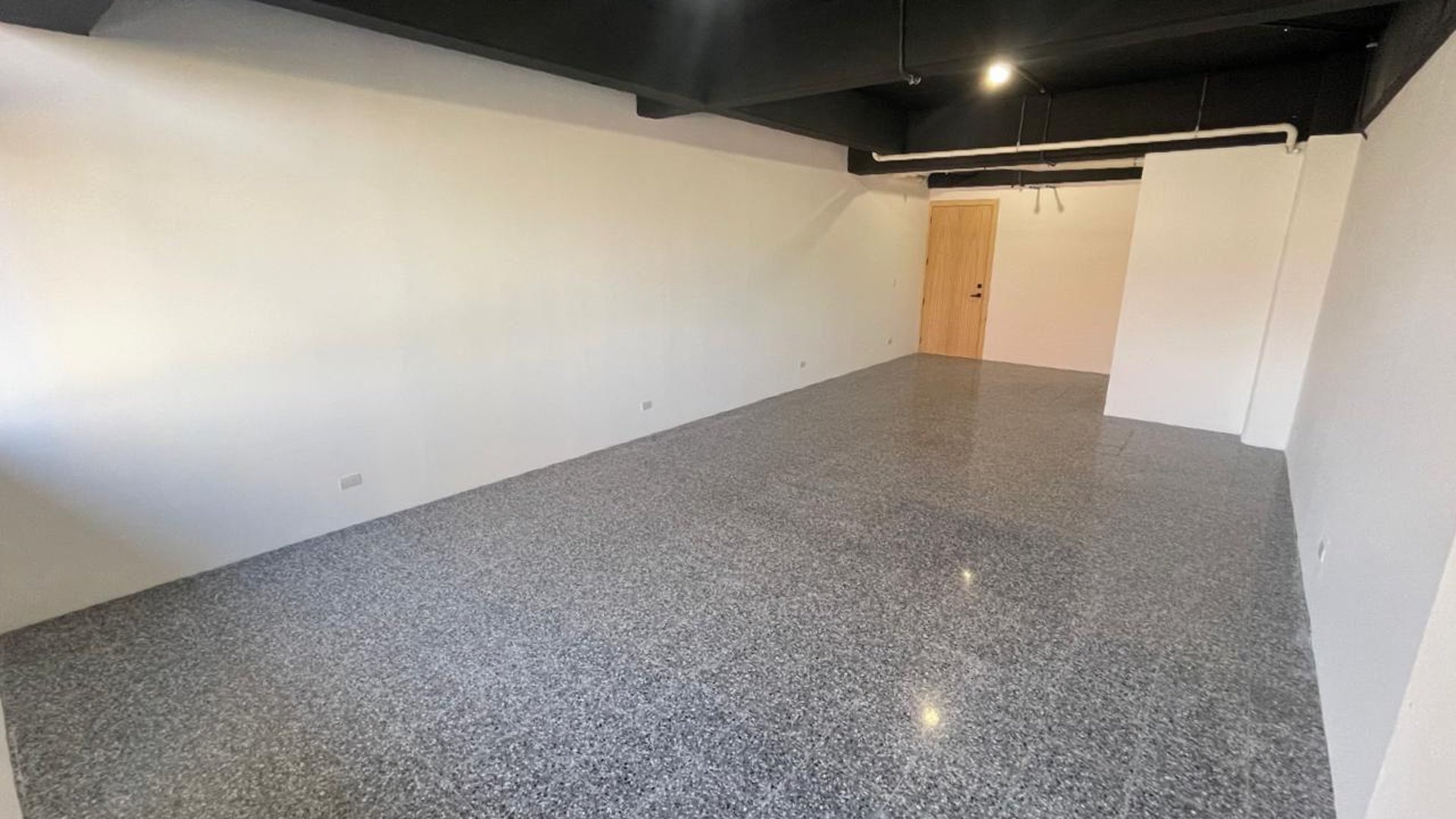 Renta de oficina en Edificio corporativo de zona 10 Ref-5901
