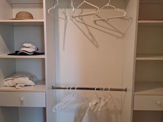 Apartamento en venta remodelado en Juan Gaviota, Marina del Sur - Image 9