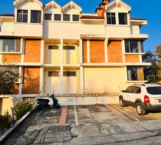 VENTA AMPLIO APARTAMENTO DENTRO DE CONDOMINIO EN SAN LUCAS SAC.