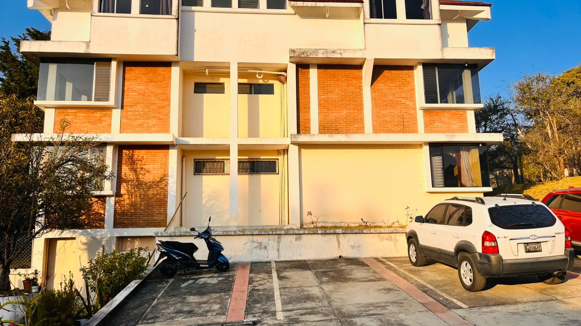 VENTA AMPLIO APARTAMENTO DENTRO DE CONDOMINIO EN SAN LUCAS SAC.