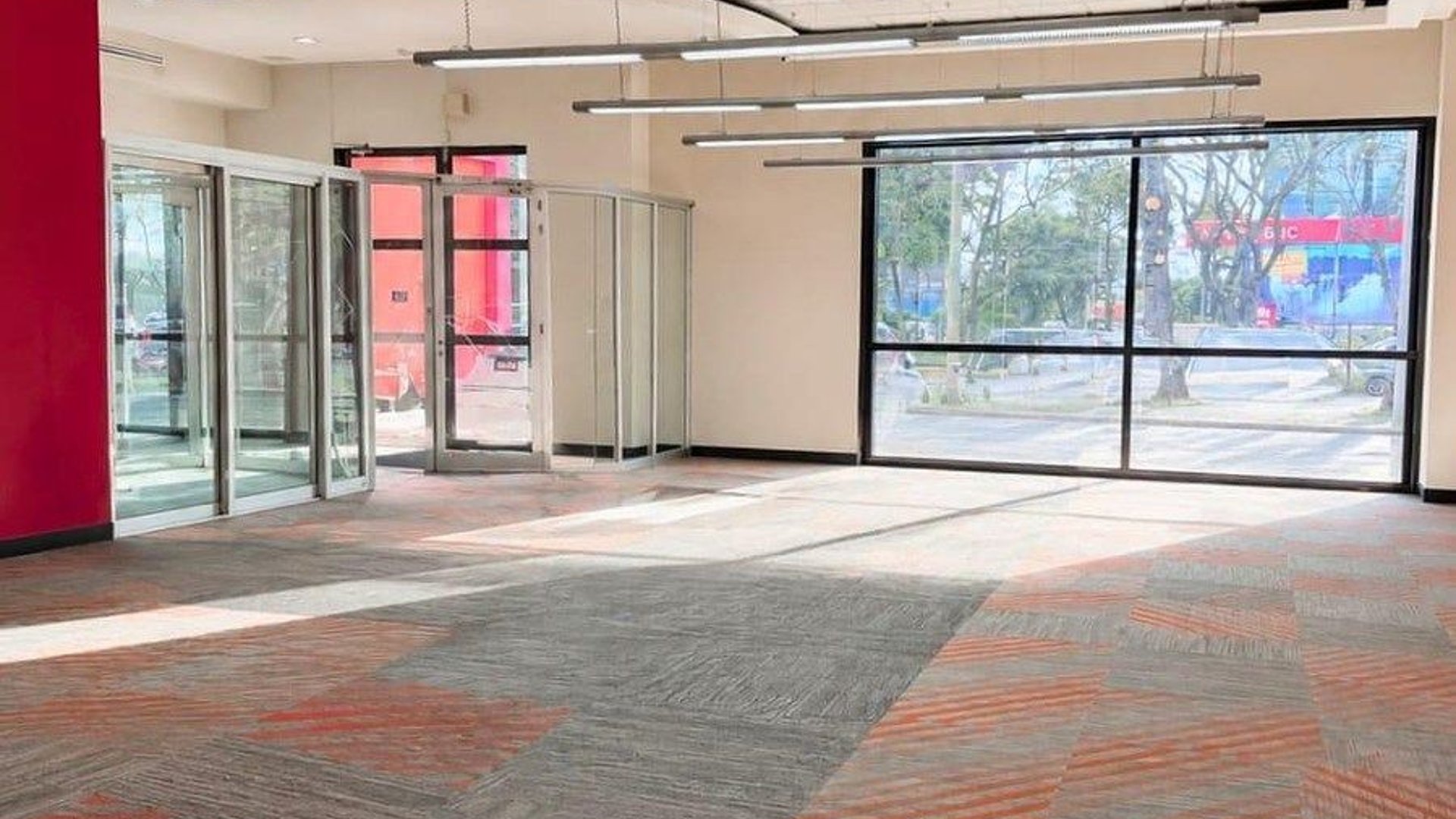 Propiedad Comercial en Renta – Avenida Reforma, Zona 10 - Image 1