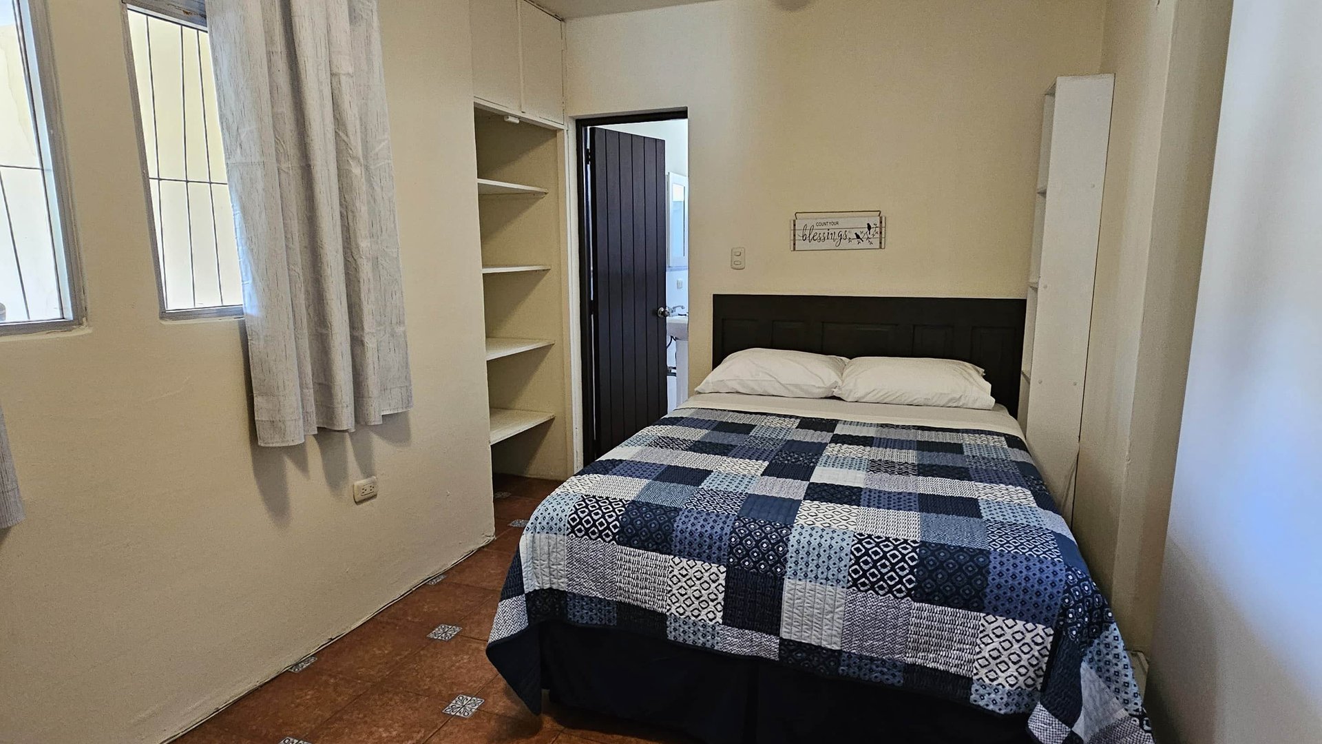 APARTAMENTO AMUEBLADO EN RENTA EN ZONA 9 - Miniatura 9