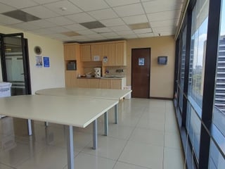 Oficina de 848mts. venta zona 10 para inversión - Image 6