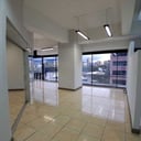 Oficina en Venta – Design Center, Zona 10 | 114 m² + 2 Parqueos - Miniatura 4