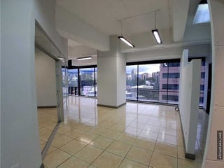 Oficina en Venta – Design Center, Zona 10 | 114 m² + 2 Parqueos - 4