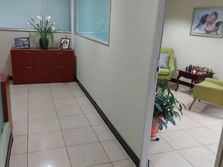 OFICINA EN VENTA EN ZONA 10 - 4