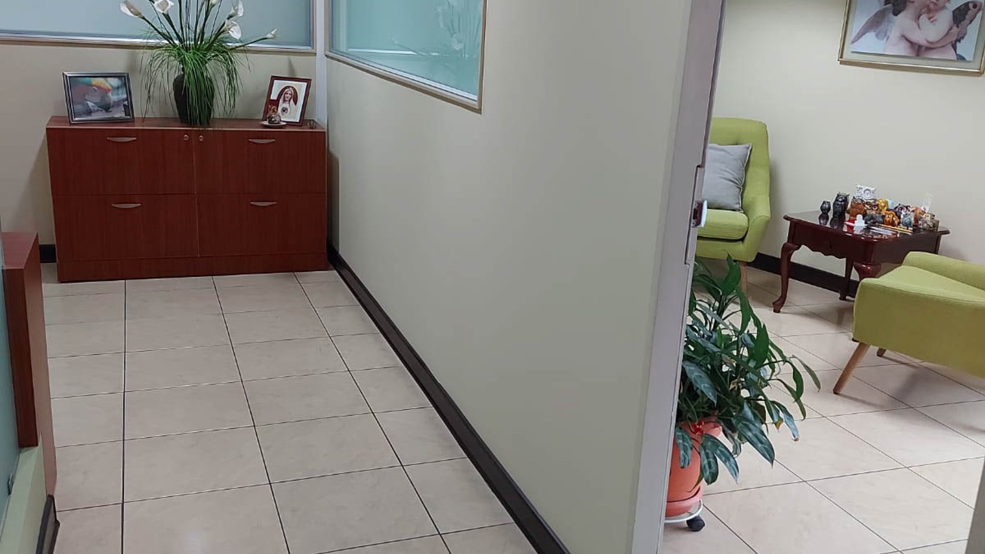 OFICINA EN VENTA EN ZONA 10 - Miniatura 4
