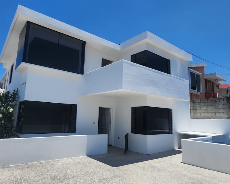 Preciosa Casa En Venta En Pinares San Cristóbal,Zona 8 Mixco