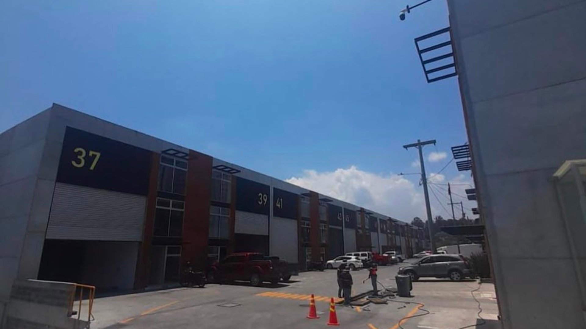 RENTA Ofibodega en Zona de Negocios San Nicolás - Miniatura 3