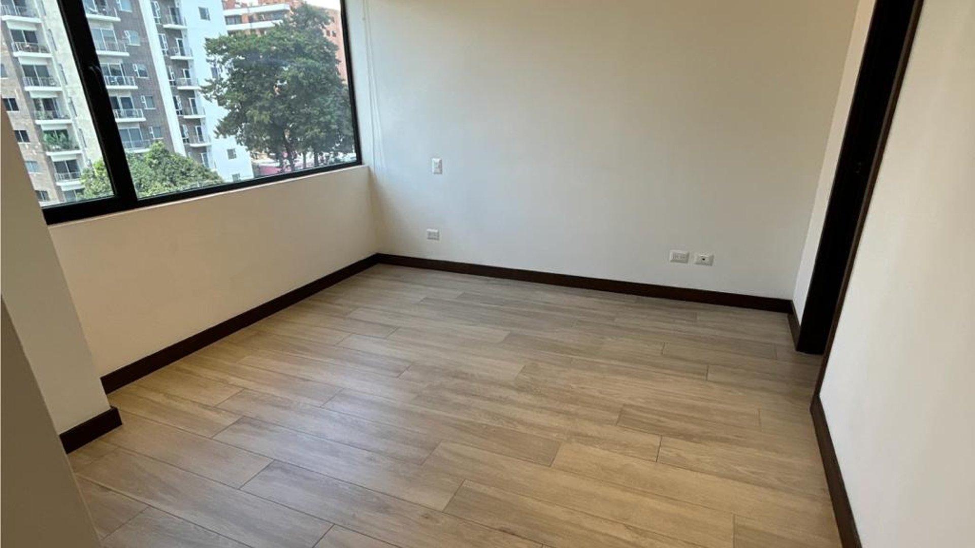 Apartamento en renta Con Linea Blanca en zona 14 - Miniatura 6