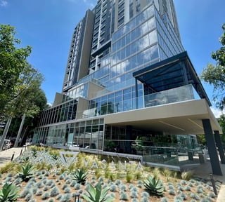 Oficina en Edificio Vasanta zona 10