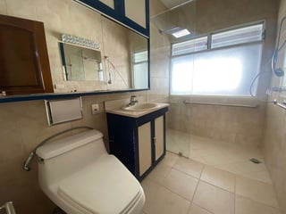 Casa en Venta – Sector La Villa, Zona 14 - Image 10