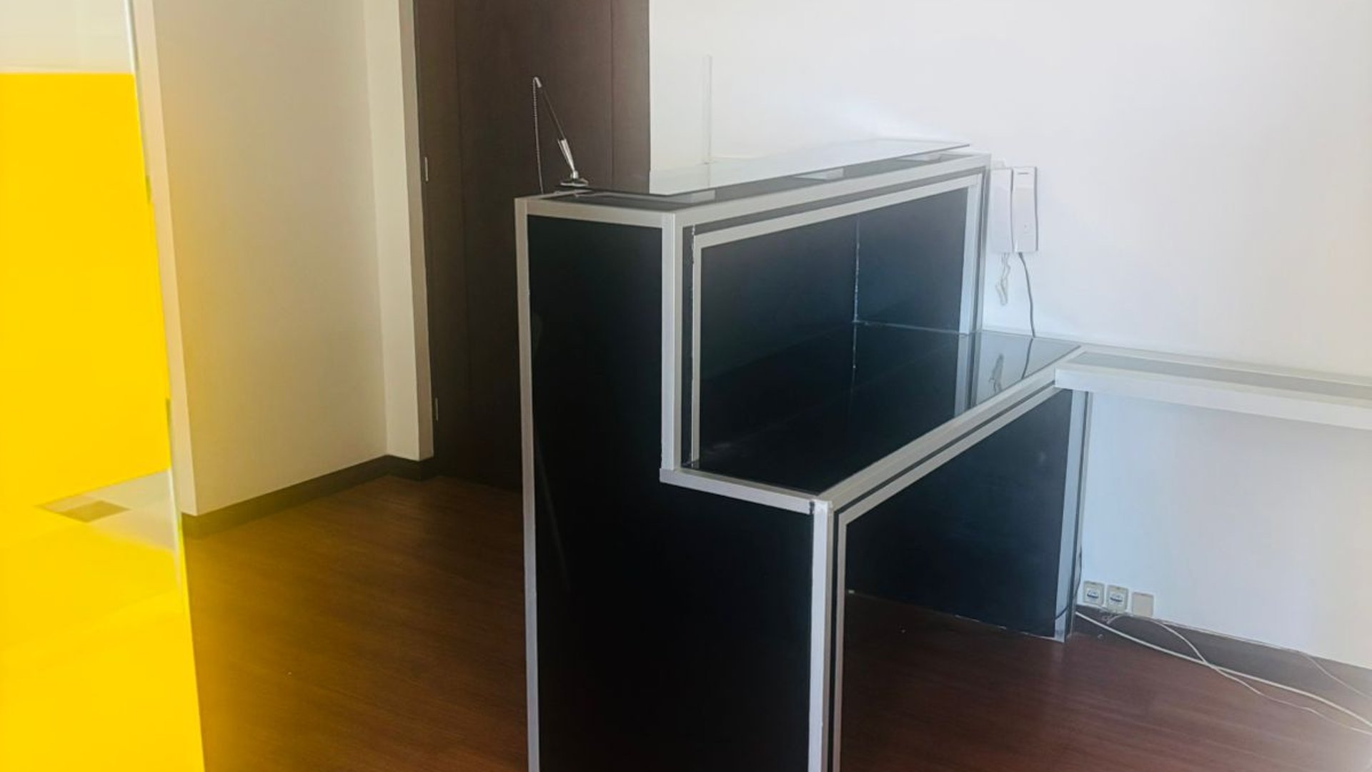 Oficina Moderna Zona 10, Guatemala: 77m², 2 Estac. - Renta $8000 GTQ