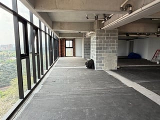 Oficinas en venta Zona 10 Guatemala con parqueos y bodegas - 2