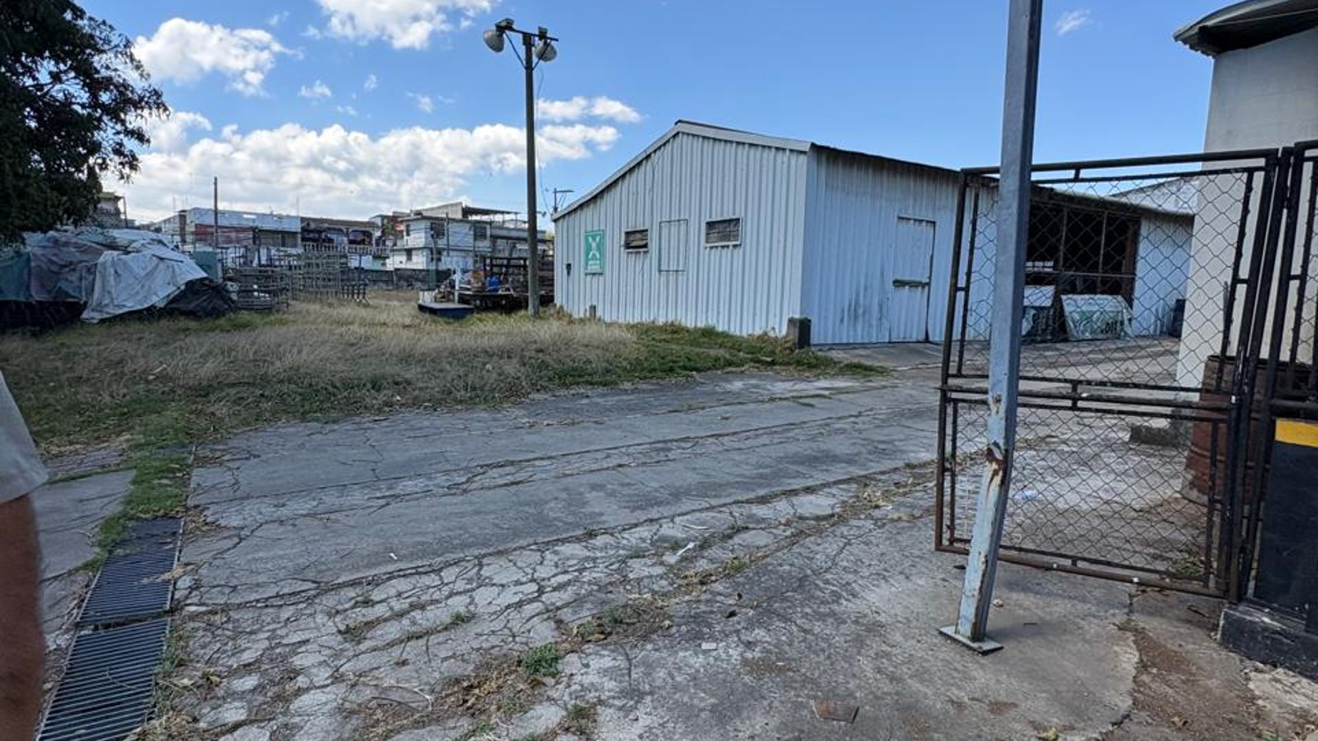 Bodega en venta-renta en Zona 6 Mixco - Miniatura 23