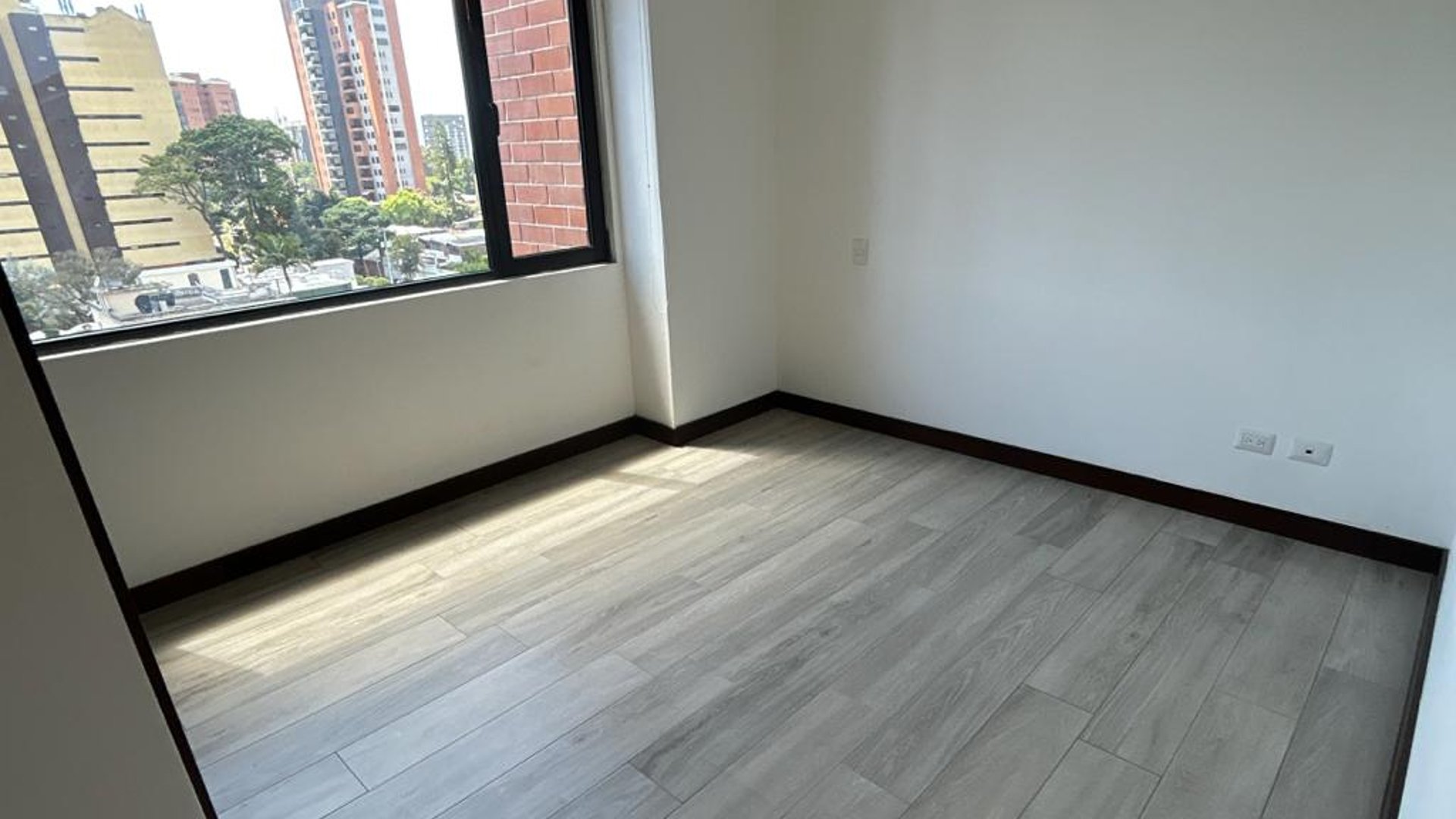 Apartamento en renta Con Linea Blanca en zona 14 - Miniatura 7