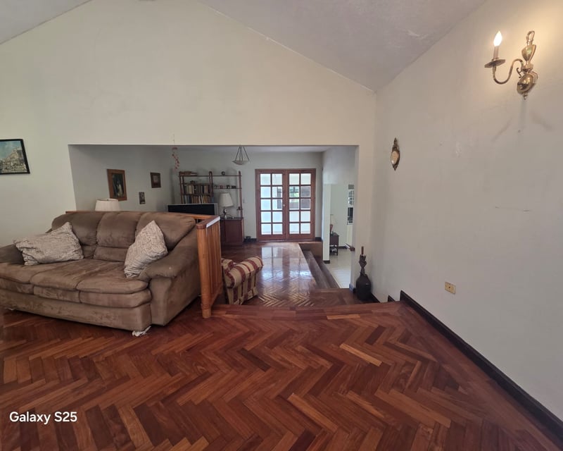 Casa con Jardín en Zona 6 de Mixco ref-6152