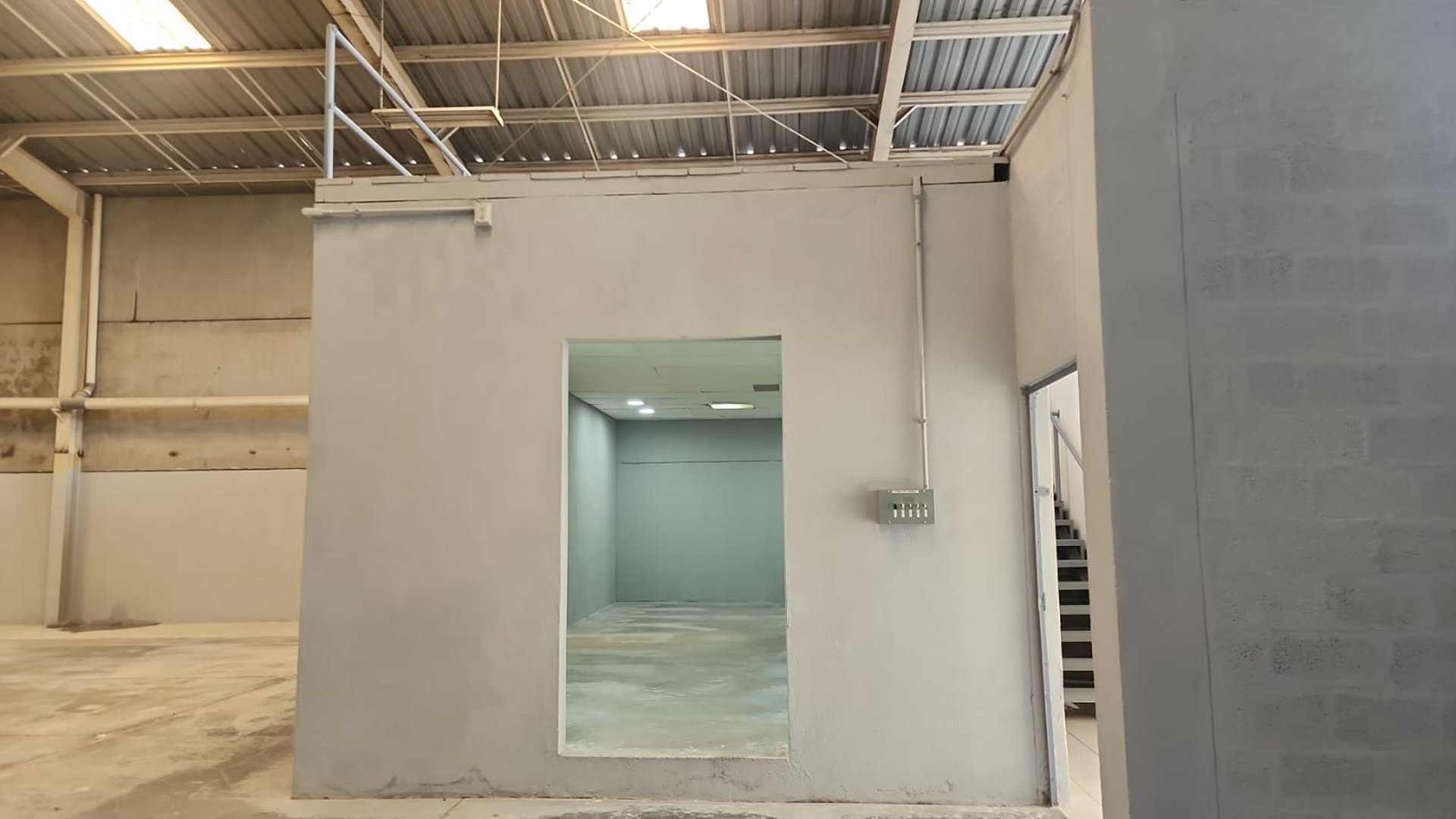 OFIBODEGA EN COMPLEJO ZONA 6 DE VILLA NUEVA - Miniatura 11