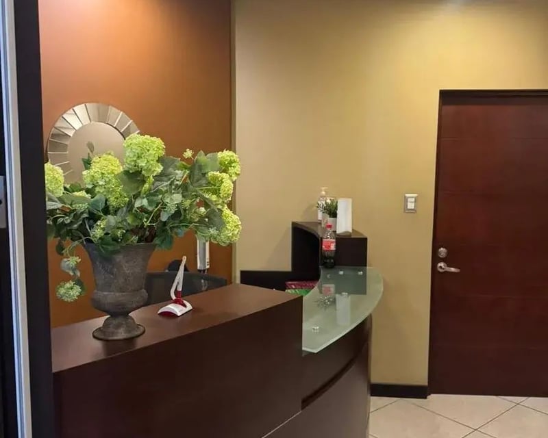 OFICINA EN VENTA – TORRE PRADERA, ZONA 10
