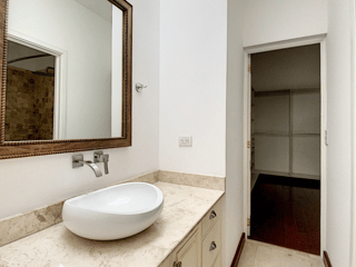 Espectacular Casa  en venta area de cayala, zona 16 - Image 21