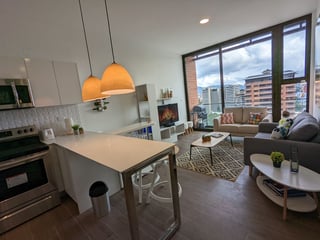 Apartamento Amueblado en Venta – Edificio DiagoSeis, Zona 10 - 2
