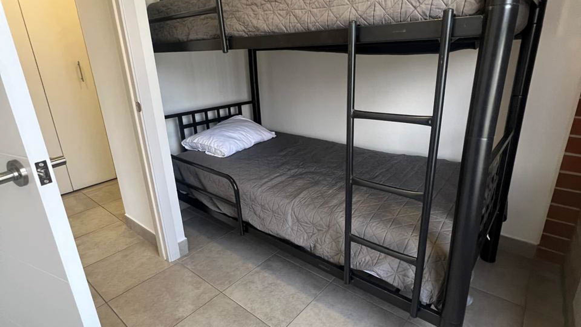 APARTAMENTO AMUEBLADO EN RENTA ZONA 10 - Miniatura 7