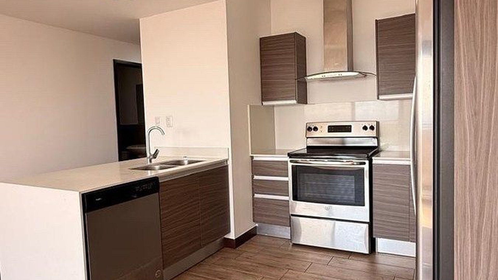 Apartamento en Renta – Casalini Diagonal 6, Zona 10 - Miniatura 2