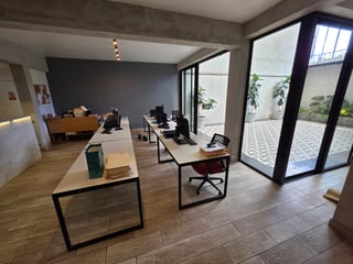 Venta de casa 2 niveles ideal para oficinas en zona 10 Ref-5647 - 2