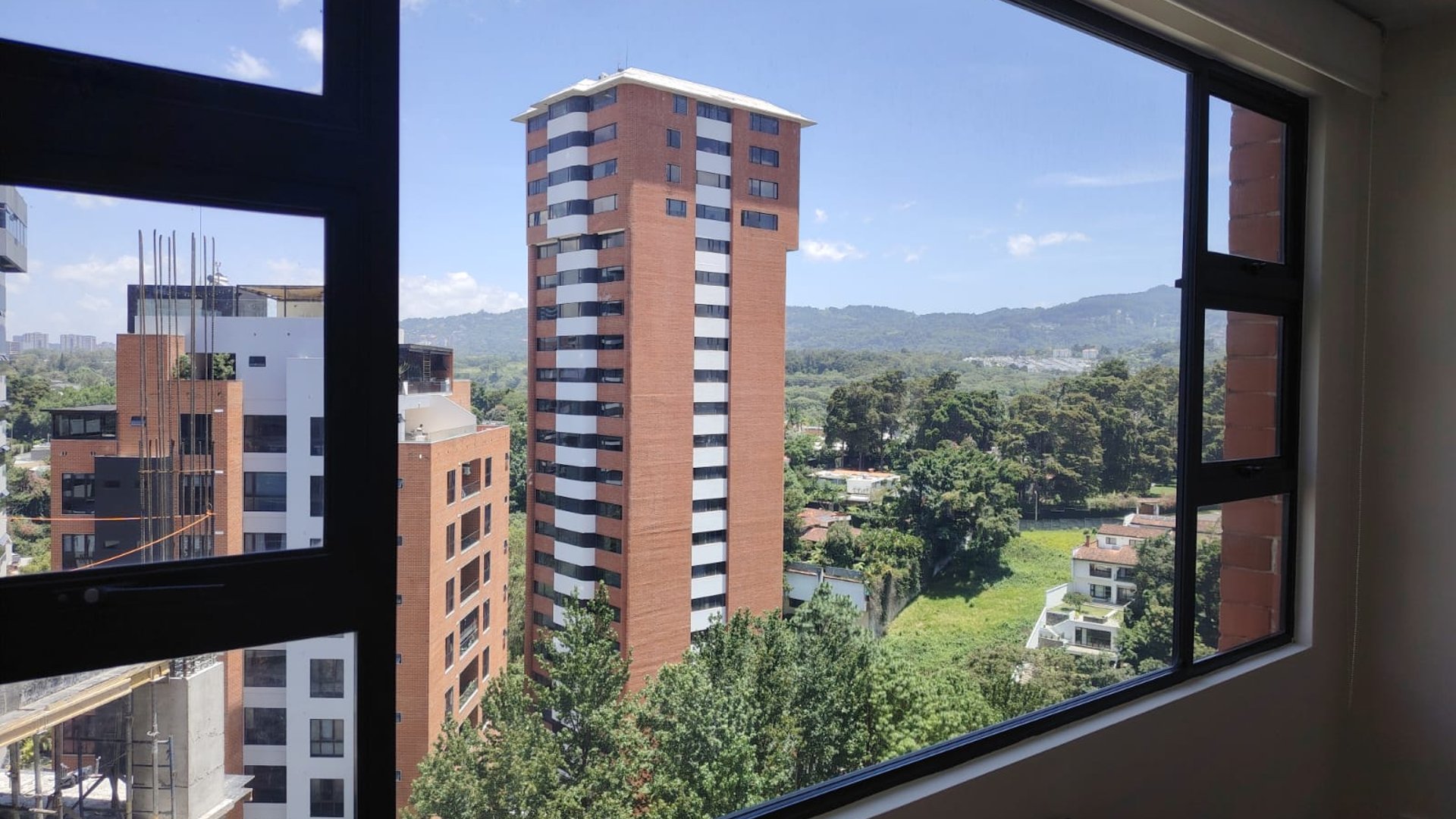 Apartamento semi amueblado en Renta en Zona 14 Las Américas - Miniatura 3