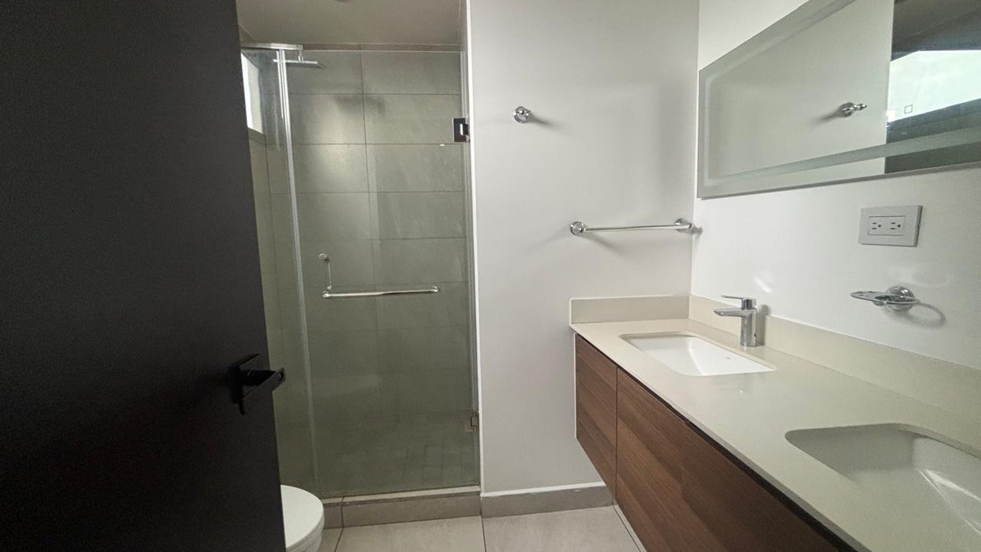 Apartamento en Alquiler Edificio IQ10, zona 10 - Miniatura 16