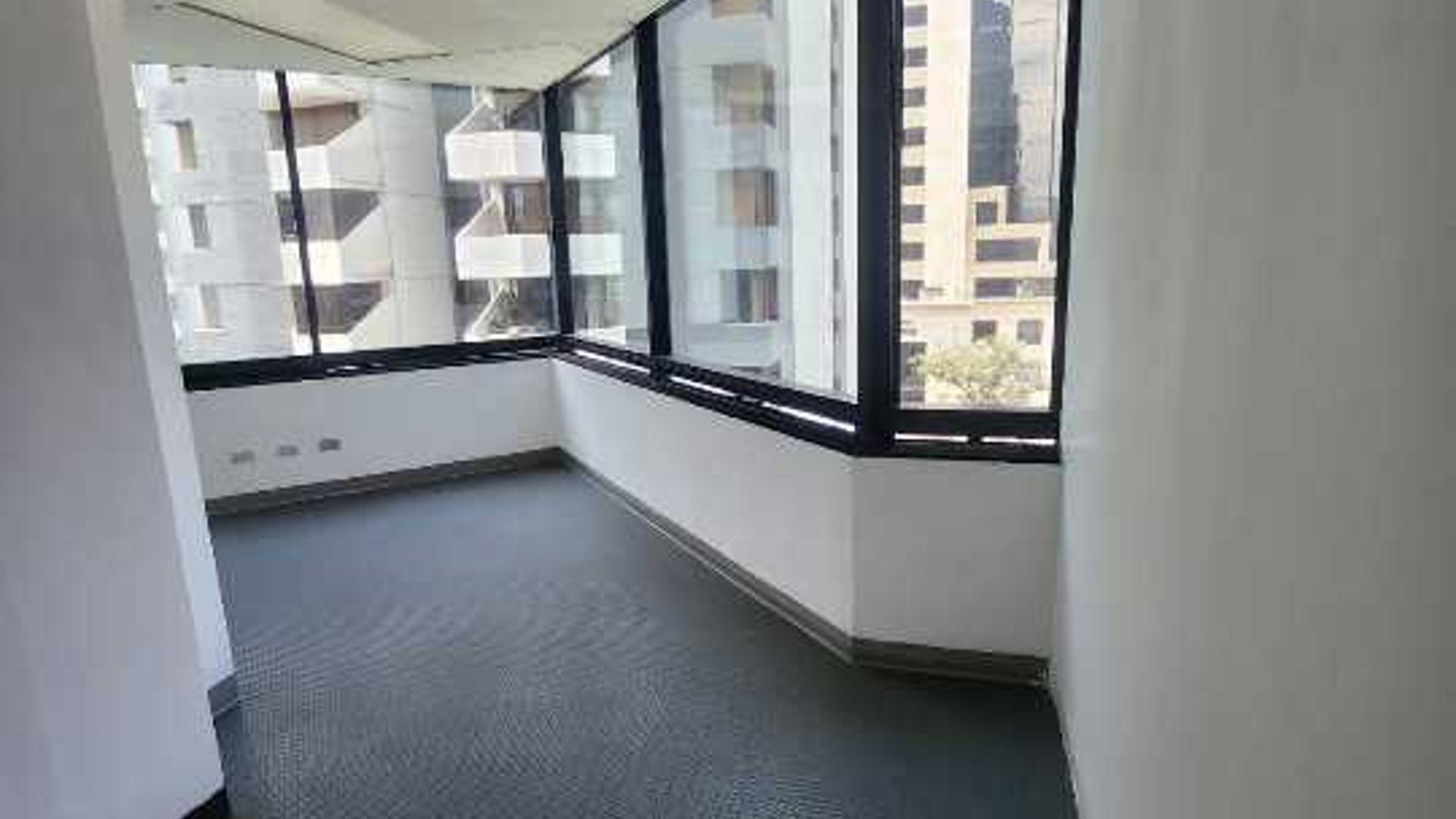 Alquilo Oficina en Edificio Murano Center, zona 10