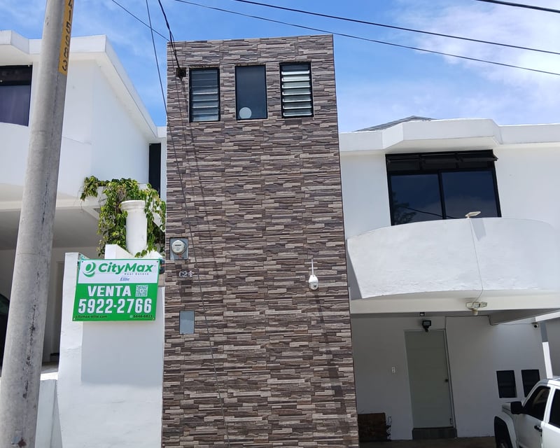 Casa en Villas El Renacer, Carret hacia San Jose Pinula