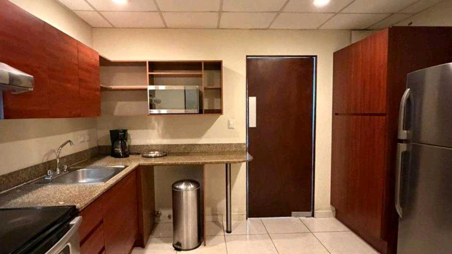 APARTAMENTO AMUEBLADO EN ALQUILER ????Edificio Adriatika, Zona 14 - Miniatura 6