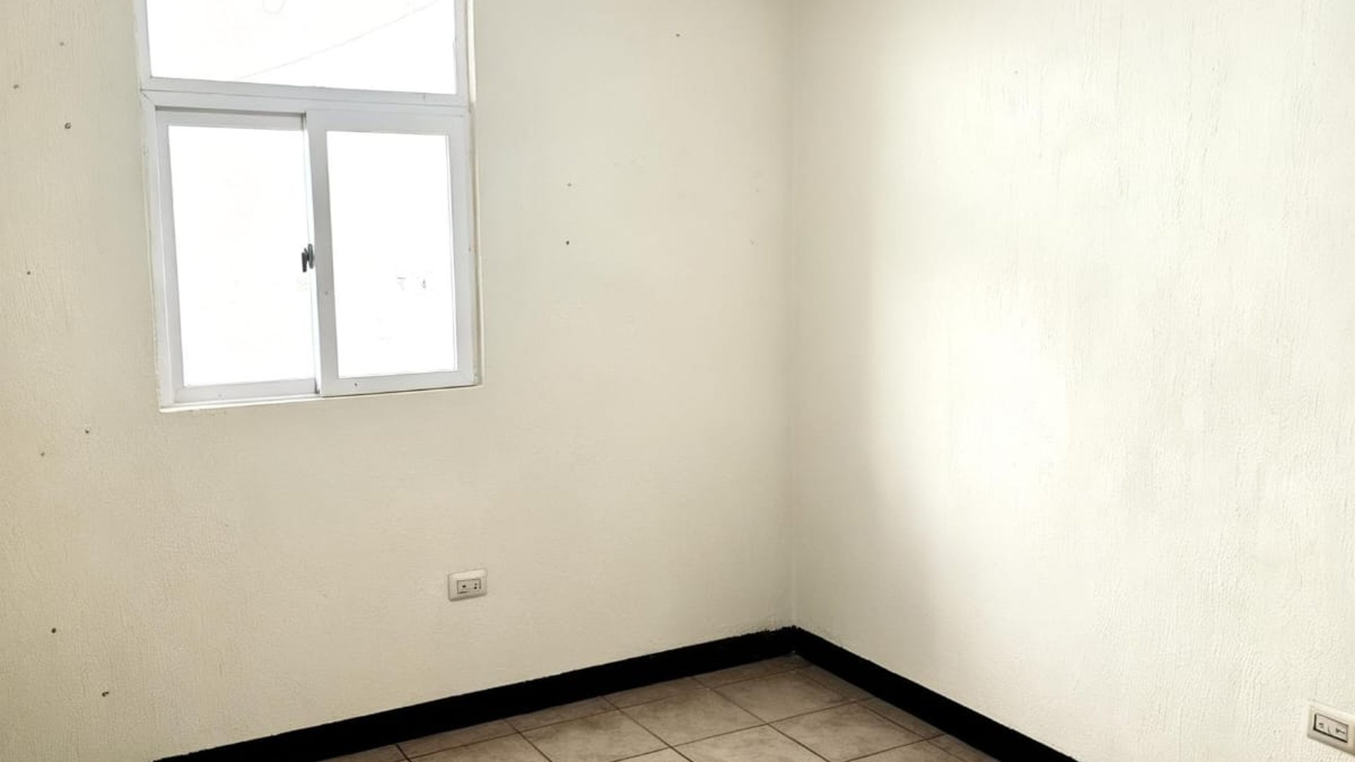 Casa en Venta Palencia, Guatemala | 3 Hab, 2 Parqueos | Q490,000 - Miniatura 3
