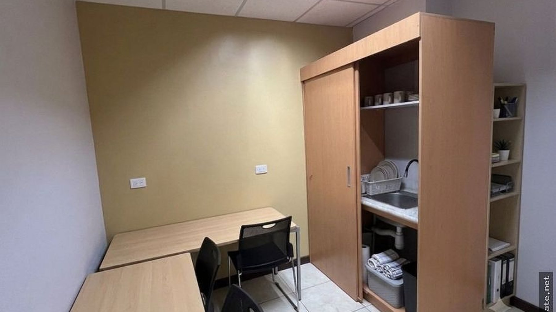 OFICINA AMUEBLADA EN ALQUILER – DESIGN CENTER, ZONA 10 | - Miniatura 7