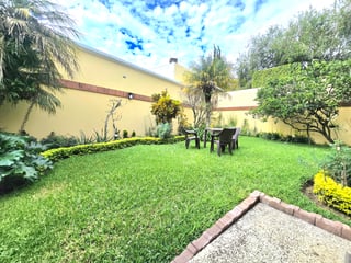 BELLA CASA EN VENTA EN VILA VERDE 1, CON JARDIN GRANDE‼️ - 2