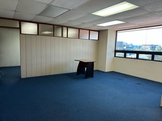 OFICINA EN EDIFICIO TORRE CRISTAL ZONA 9 - 3