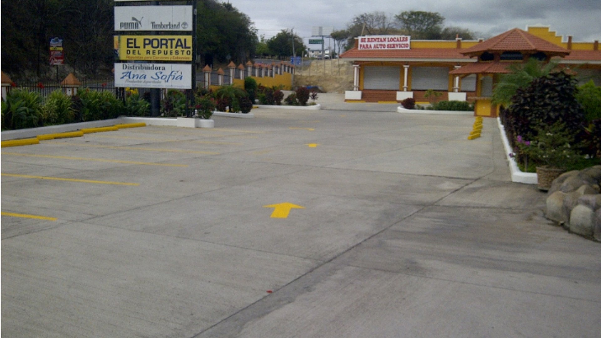En renta local comercial en Rio Hondo Zacapa