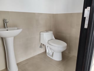 Venta de oficina en obra gris para estrenar en Vasanta Zona 10 - 4