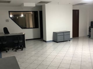 Vendo 2 locales para inversión Primer nivel | Edificio Avenida, Z 10 - 4