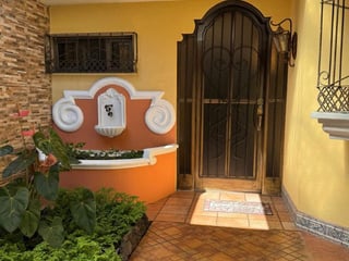 📍 CASA EN VENTA – ZONA 10 | ESTILO COLONIAL (FUERA DE GARITA) - 2