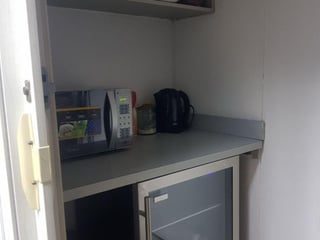 Oficina Amueblada en Renta en Zona 9 Reforma - Image 4