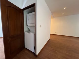 Alquiler de apartamento 2 Dormitorio Primer Nivel en Edificio Zona 13 - Image 2