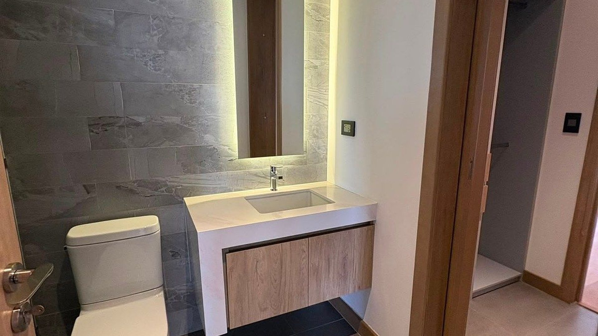 Apartamento en Alquiler  Edificio Torre Vertic Zona 14 - Miniatura 2