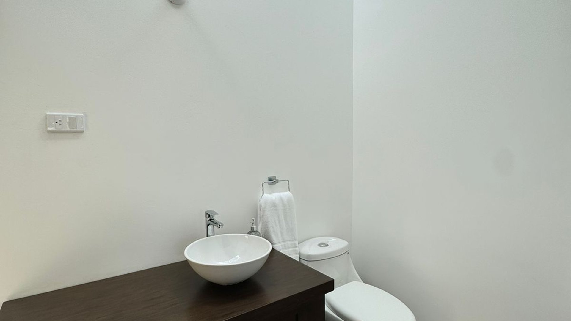 PRECIOSA CASA EN VENTA EN ANTIGUA - Miniatura 16